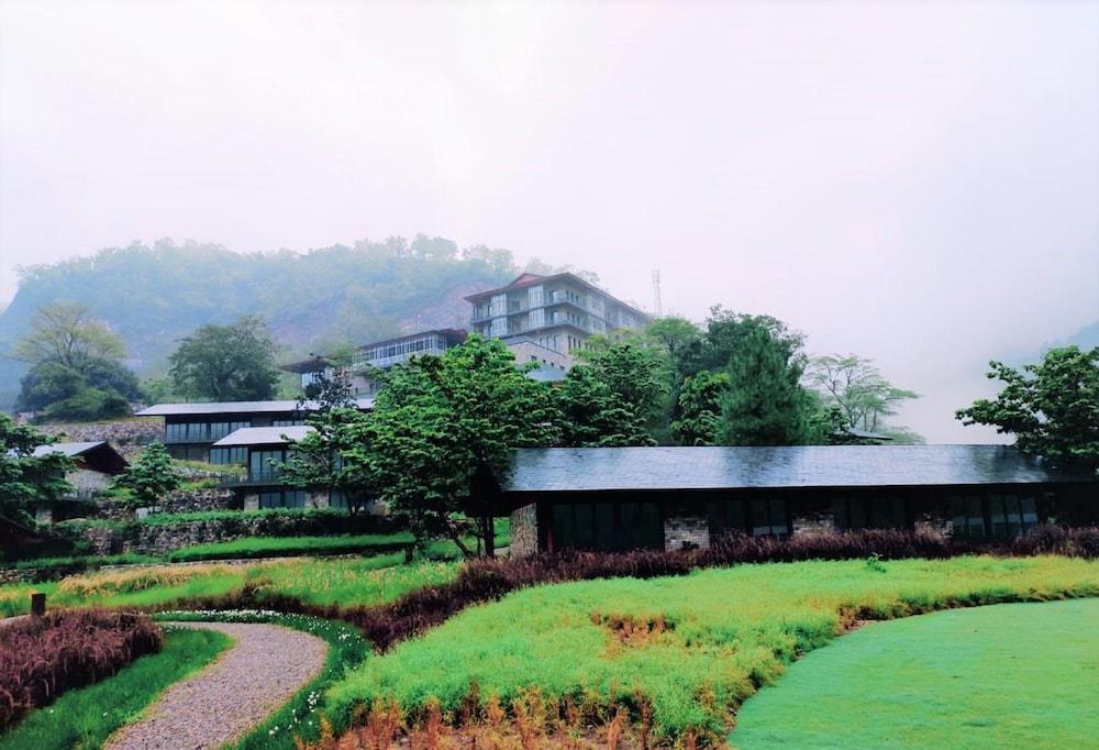 Taj Rishikesh Resort And Spa デヘラードゥーン エクステリア 写真
